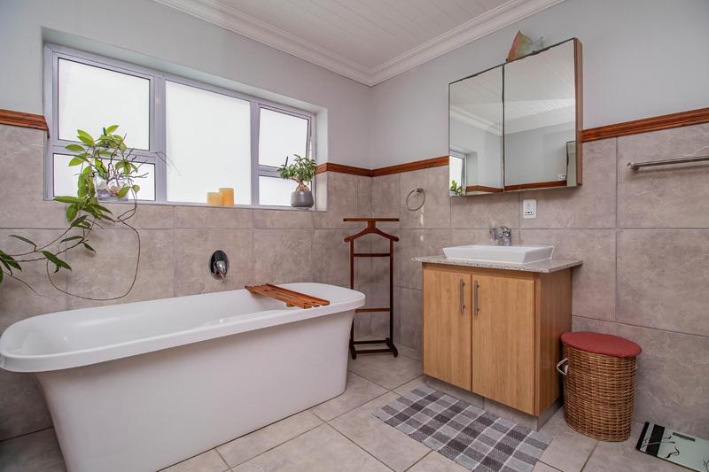 9 Bedroom Property for Sale in Outeniqua Strand Western Cape